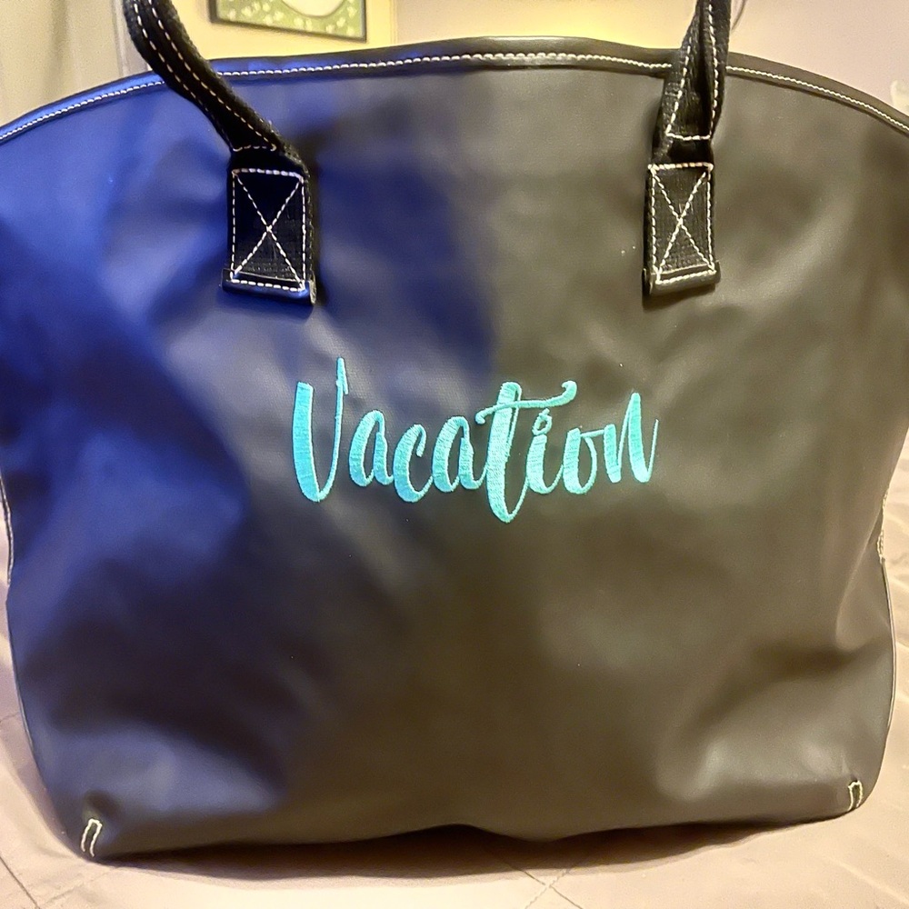 Clava Large Water Resistant Beach/Vacation Black Tote 23x14x8 w/zip pockets NWOT